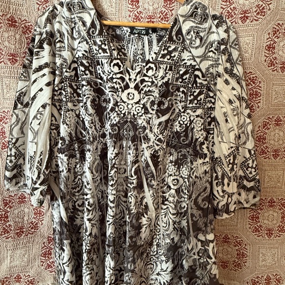 Women’s Plus Elegant Black and White Top - Picture 1 of 3